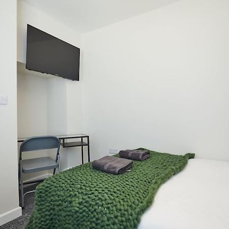 Newly Fully Renovated Large 6 Bed Opposite Park Villa NWI Buitenkant foto