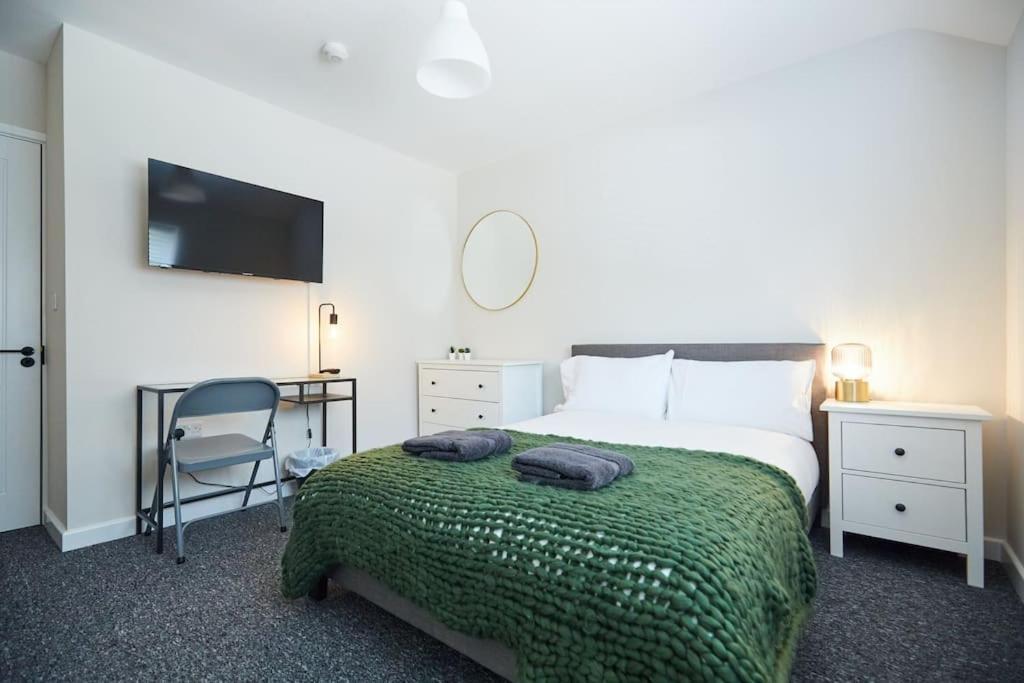 Newly Fully Renovated Large 6 Bed Opposite Park Villa NWI Buitenkant foto