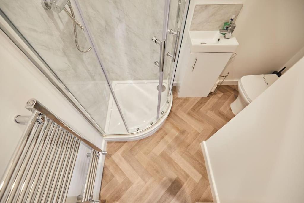 Newly Fully Renovated Large 6 Bed Opposite Park Villa NWI Buitenkant foto