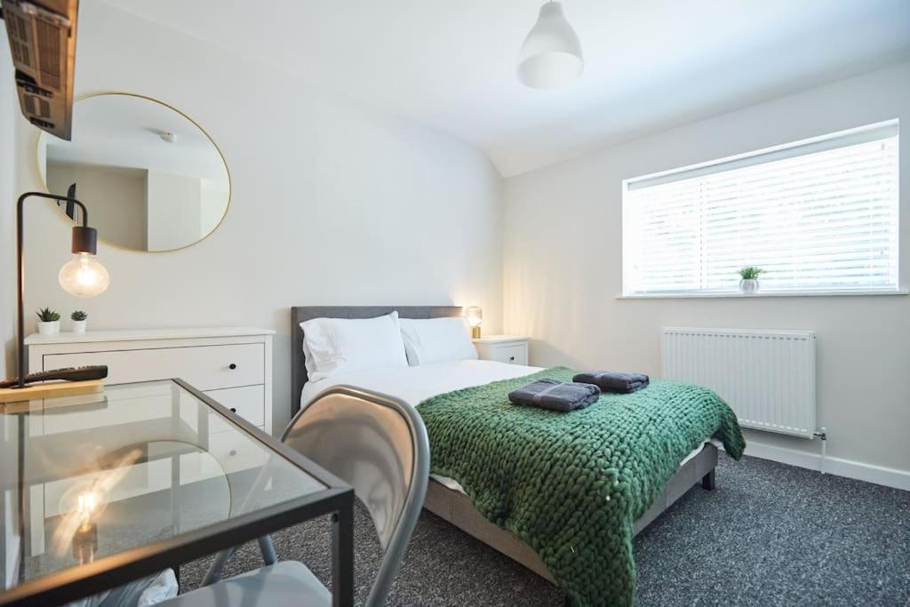 Newly Fully Renovated Large 6 Bed Opposite Park Villa NWI Buitenkant foto