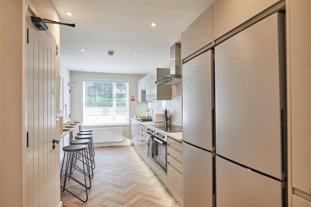 Newly Fully Renovated Large 6 Bed Opposite Park Villa NWI Buitenkant foto