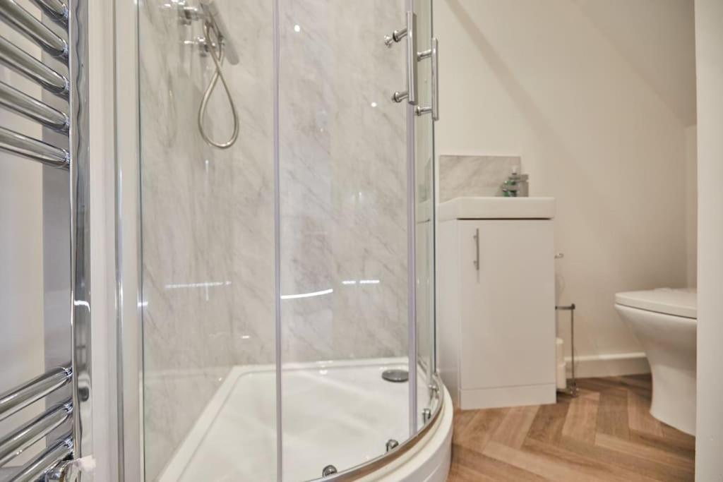 Newly Fully Renovated Large 6 Bed Opposite Park Villa NWI Buitenkant foto