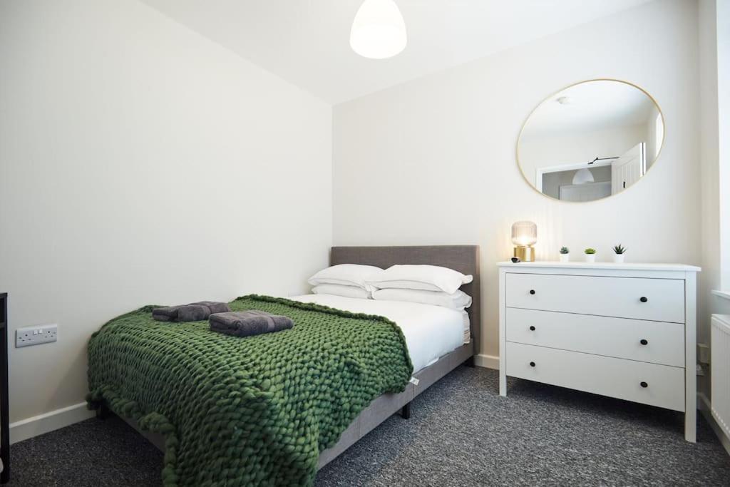 Newly Fully Renovated Large 6 Bed Opposite Park Villa NWI Buitenkant foto